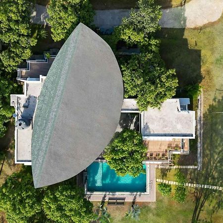 The Leaf By Stayvista - An Enchanting Escape Offering A Pool, Terrace, Lush Lawn, Contemporary Interiors, And Indoor Games Alibág Kültér fotó