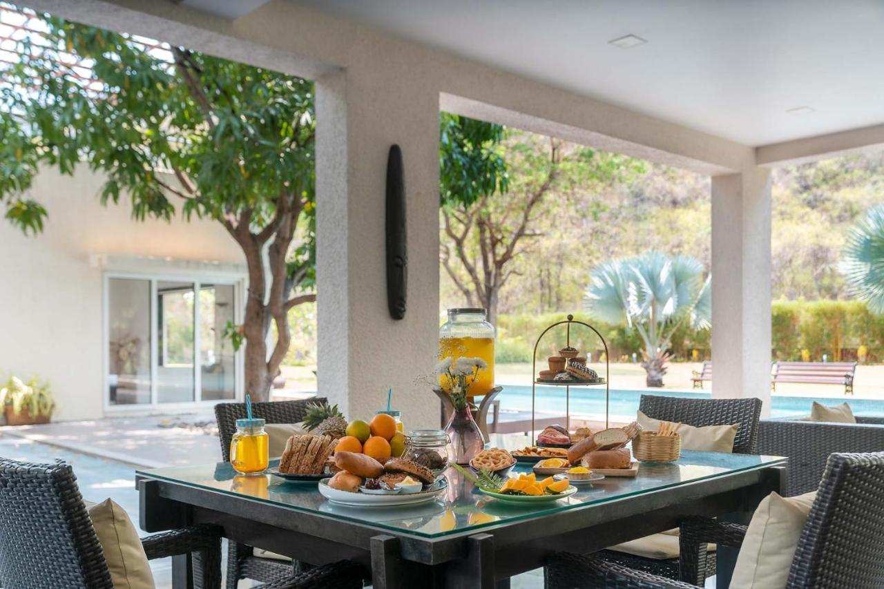The Leaf By Stayvista - An Enchanting Escape Offering A Pool, Terrace, Lush Lawn, Contemporary Interiors, And Indoor Games Alibág Kültér fotó
