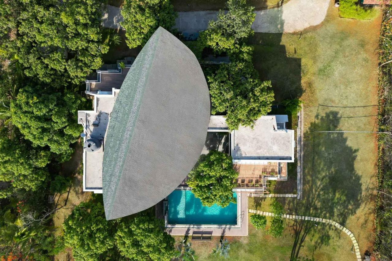 The Leaf By Stayvista - An Enchanting Escape Offering A Pool, Terrace, Lush Lawn, Contemporary Interiors, And Indoor Games Alibág Kültér fotó