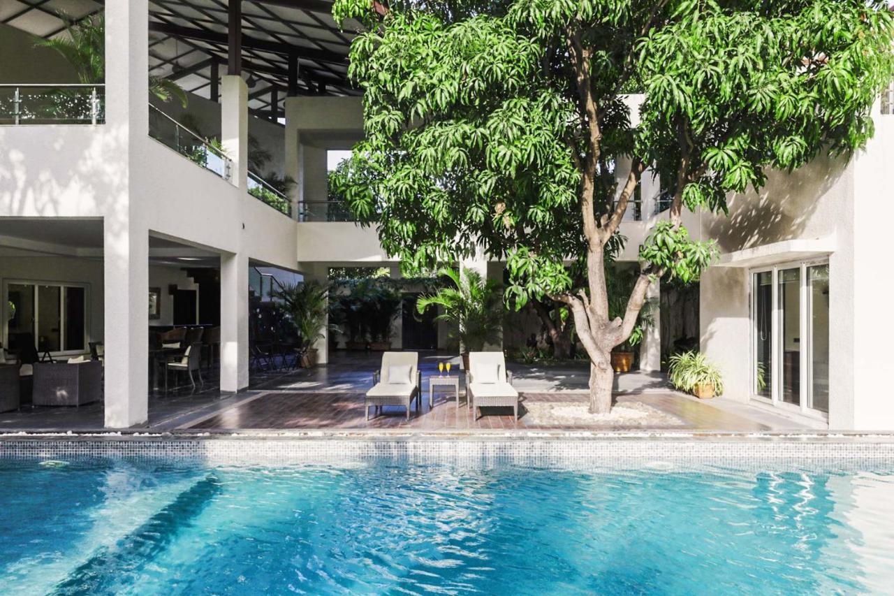 The Leaf By Stayvista - An Enchanting Escape Offering A Pool, Terrace, Lush Lawn, Contemporary Interiors, And Indoor Games Alibág Kültér fotó